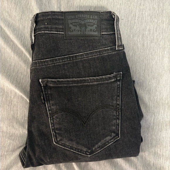 Levi’s High Rise Skinny - Picture 3 of 3
